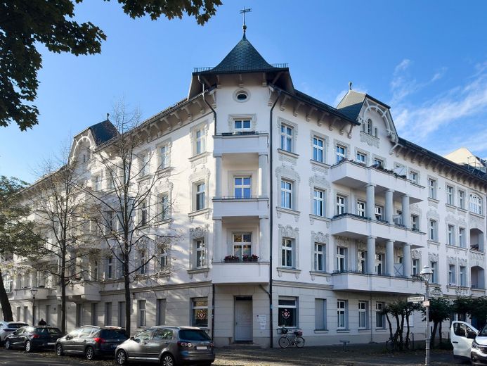 Bezugsfrei ab sofort: Provisionsfreie Eigentumswohnung im gepflegten Altbau – Buddestraße