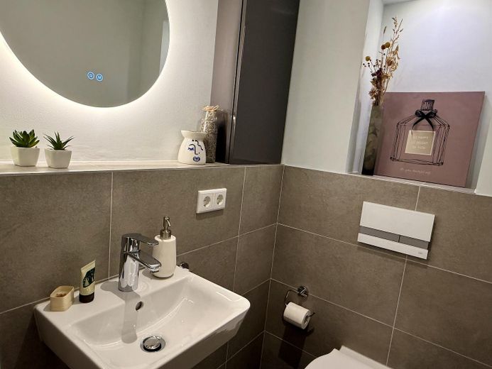 Balkonlu, asansörlü, manzaralı ve üst düzey donanımlı modern 3 odalı daire – Gäste - WC