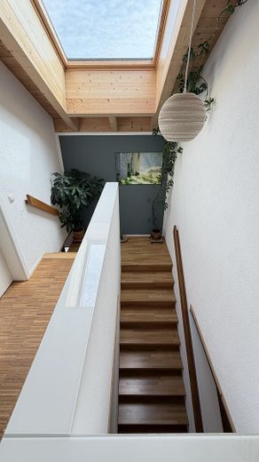 Maison de caractère personnalisée : maison jumelée claire et haut de gamme à Bittenfeld, KfW 55 – Treppe OG