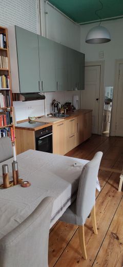Bel appartement ancien près du Viktoriapark, sans commission de la part du propriétaire – Küche
