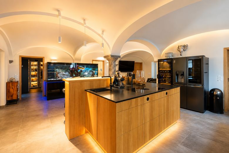 RENDITEOBJEKT* PERFEKT SANIERT* 6 EINHEITEN* nur 1.950.000€* – MODERNSTES DESIGN