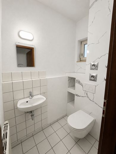 Tadilat sonrası ilk kullanım: 3,5 oda, büyük teras, yeni mutfak & kapalı otopark yeri – WC