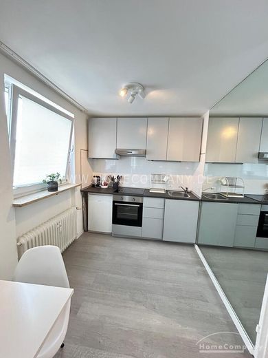 Appartement moderne meublé de 2 pièces avec une terrasse sur le toit à couper le souffle à Schwabing – b6b9721450cc6c092f965370dfd902a8586dc3a1.jpg