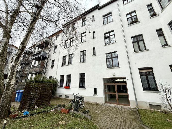 Innenhof inkl. Wohnung im EG