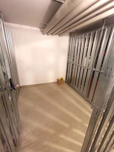 Dresden-Cotta – prov.frei, ruhige, mod. 1 Zi.-Whg. mit Balkon, sep. Küche mit Einbauten u. TG Stpl. – Kellerabteil