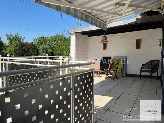 Appartement de 3 pièces lumineux et agréablement meublé avec terrasse sur le toit – 6e448041901a4d498ccf9dc6469825dad3731479.jpg