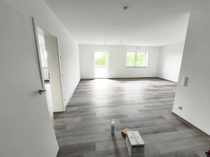 2 Zi. Wohnung (Nr. 8) im OG mit Balkon – Diele / Wohnen /Essen / Küche Bild 1