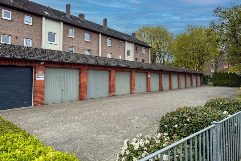 Endlich Raum für alle: 130m² Maisonette mit 4 Schlafzimmern &amp; zwei Garagen in Lüssum-Bockhorn – Garagenhof